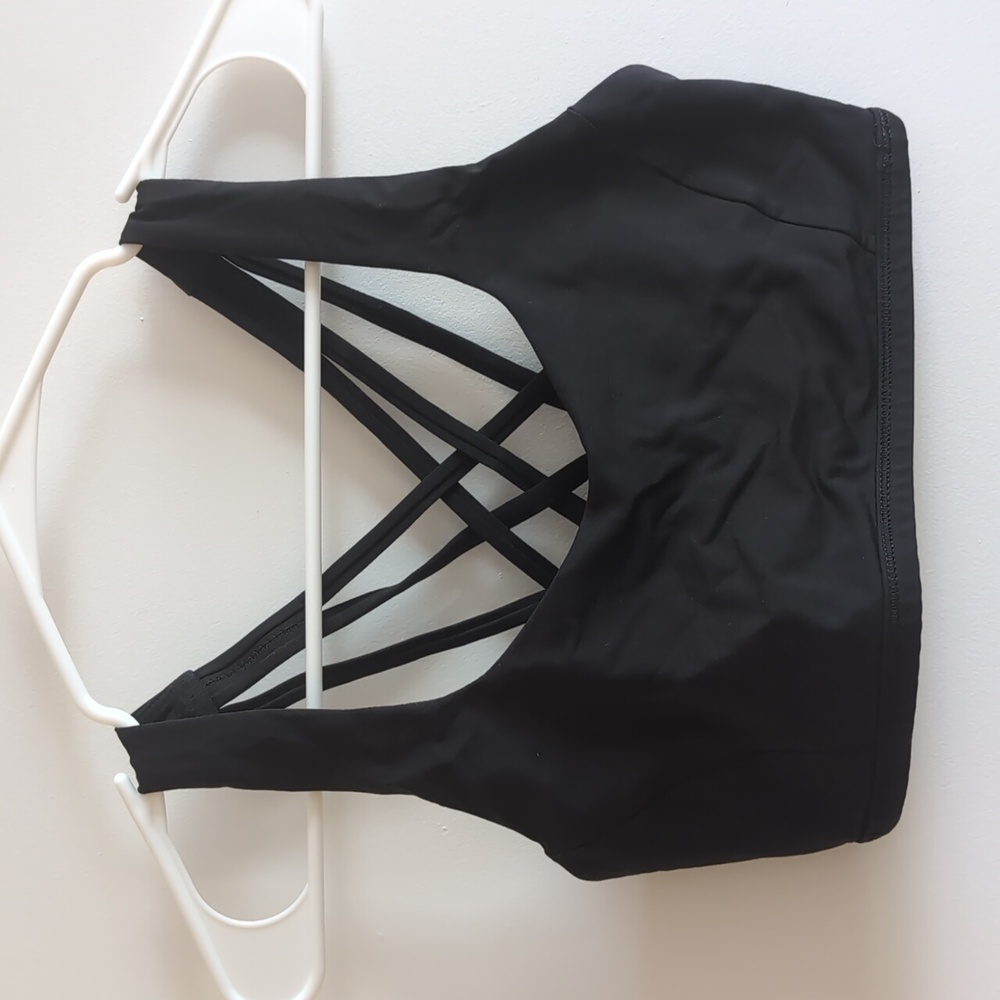 Lululemon Free to Be Sports Bra